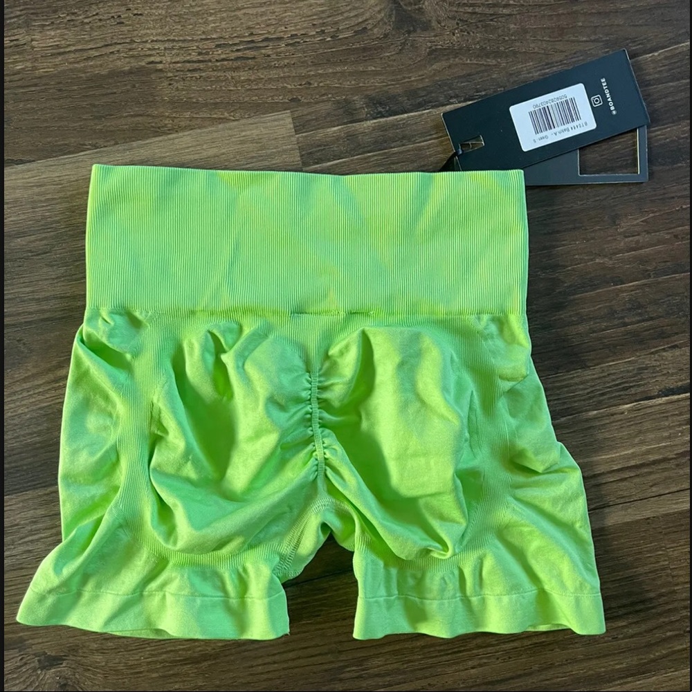 NWT Bo Tee Womens Active Wear High Waisted Green Shorts Small